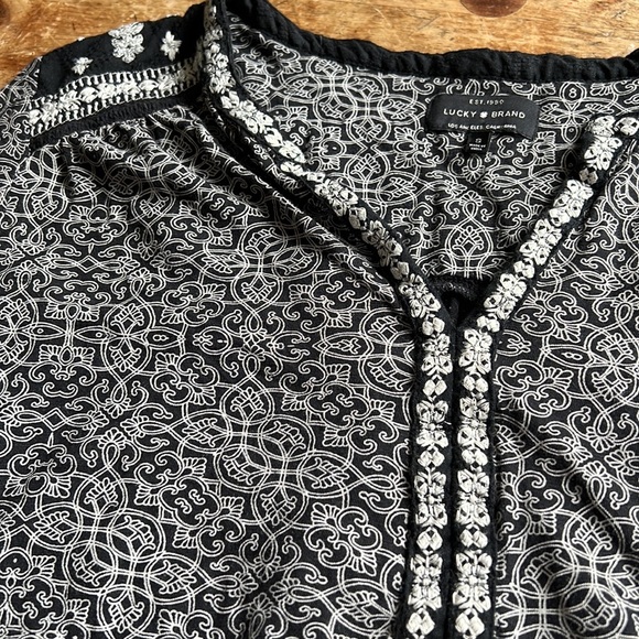 Lucky 🍀 brand top - Picture 2 of 2
